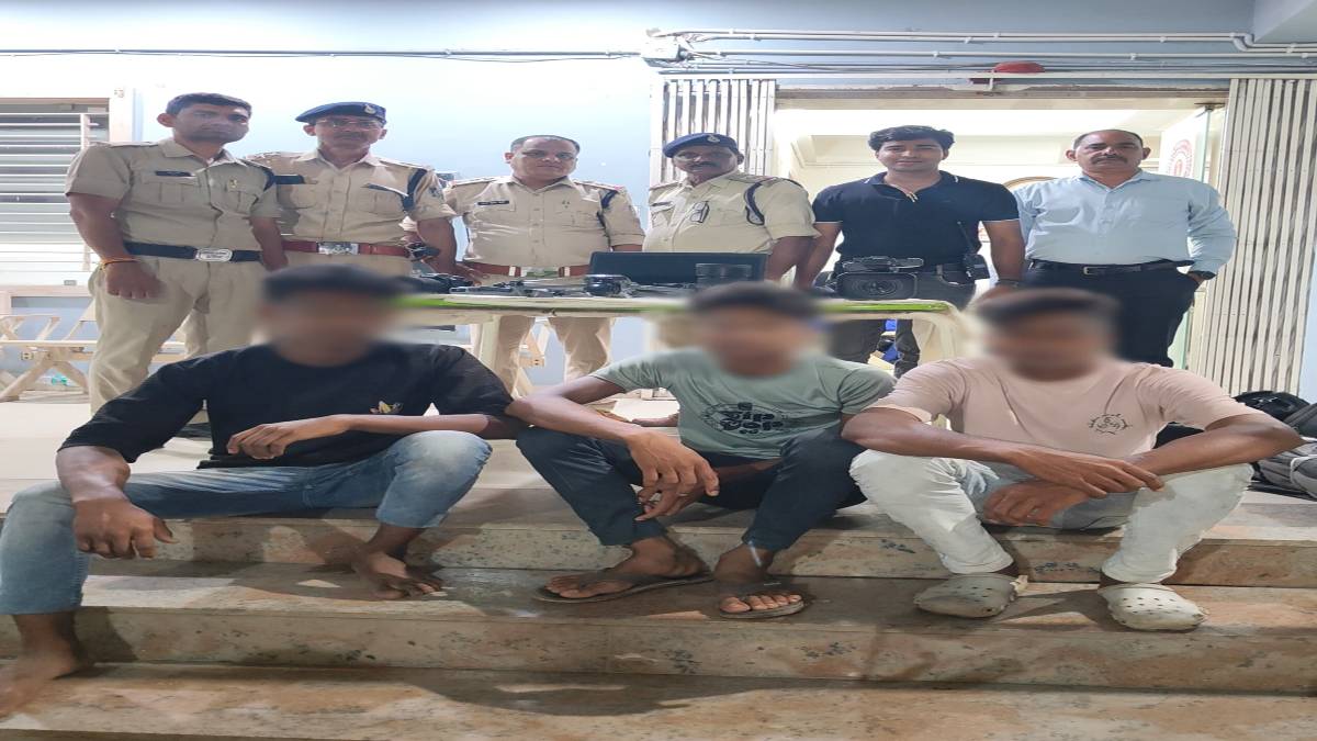 शादी में वीडियोग्राफी के नाम पर बुकिंग कर धोखाधड़ीः गिरफ्तार आरोपियों से लैपटॉप, ड्रोन, वीडियो कैमरा सहित करीब 10 लाख के उपकरण बरामद