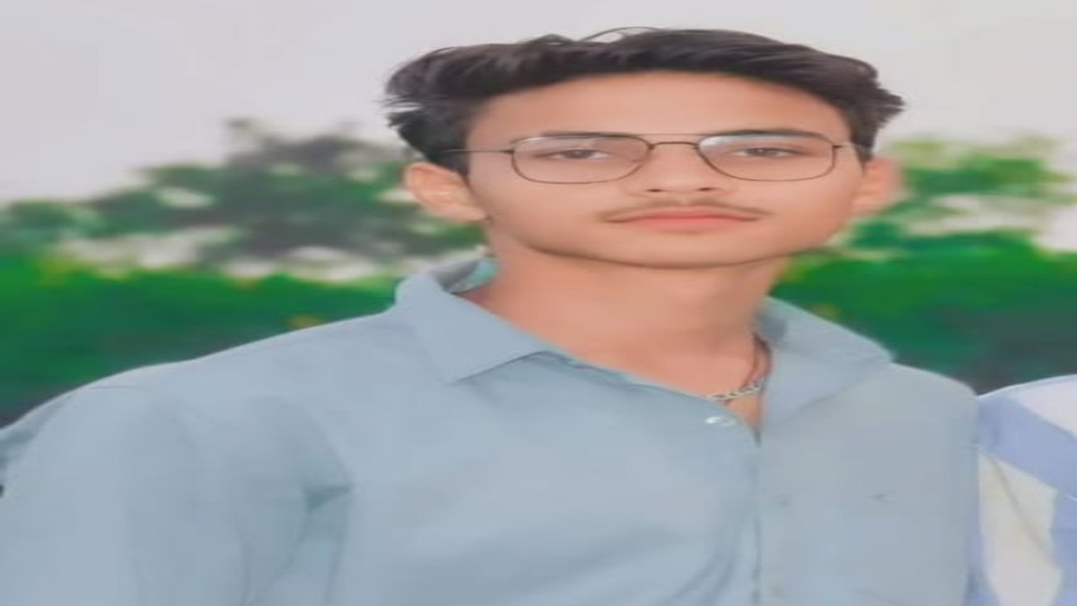 इंजीनियरिंग स्टूडेंट की संदिग्ध मौतः बी टेक फर्स्ट ईयर के छात्र ने किया सुसाइड! फंदे पर लटके होने के बाद पैर जमीन को छू रहा था, एक दांत भी टूटा मिला
