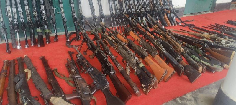 151 SLR, 12 मशीन गन और..मणिपुर में सुरक्षा बलों की बड़ी कार्रवाई, 300 राइफल और हथियार बरामद; पांच उग्रवादी किए गिरफ्तार