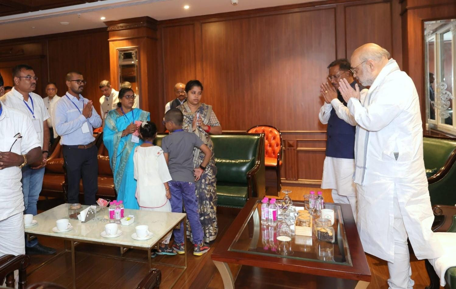 शहादत को सलाम: केंद्रीय गृह मंत्री अमित शाह ने शहीद ASP आकाश राव गिरिपुंजे के परिजनों से की मुलाकात, कहा – देश हमेशा उनके बलिदान का रहेगा ऋणी
