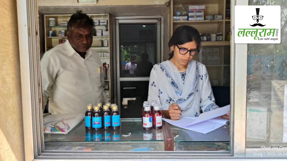 नशीली दवाओं के कारोबार का भंडाफोड़: औषधि प्रशासन और पुलिस की संयुक्त टीम ने मेडिकल स्टोर्स पर मारा छापा, भारी मात्रा में प्रतिबंधित दवाएं की जब्त, लाइसेंस किया गया रद्द
