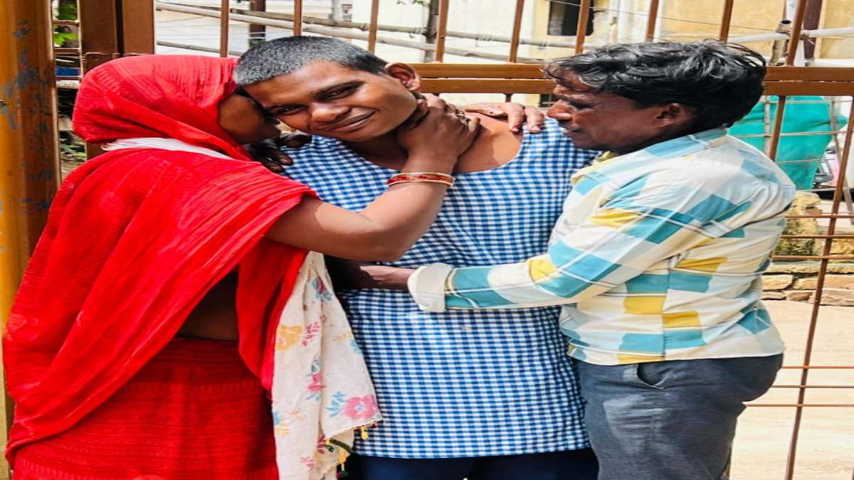 सोशल मीडिया ने बिछुड़े बेटे को मिलाया: स्वर्ग सदन आश्रम में मिला निर्भय, ग्वालियर स्टेशन से था बिछुड़ा