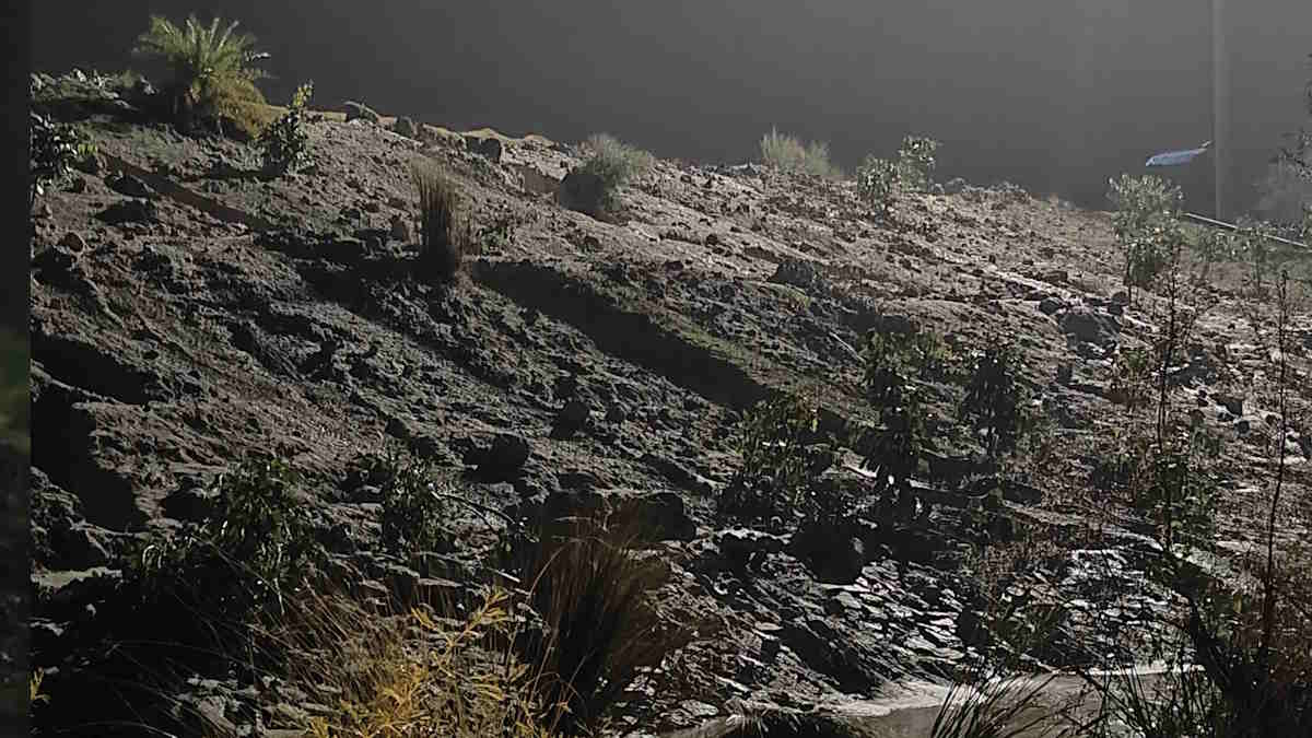 तेज बारिश में फूटा CSEB का राखड़ बांध, गांव में राखड़ घुसने पर लोग घर छोड़कर भागे, राहत और बचाव कार्य में जुटा प्रशासन…