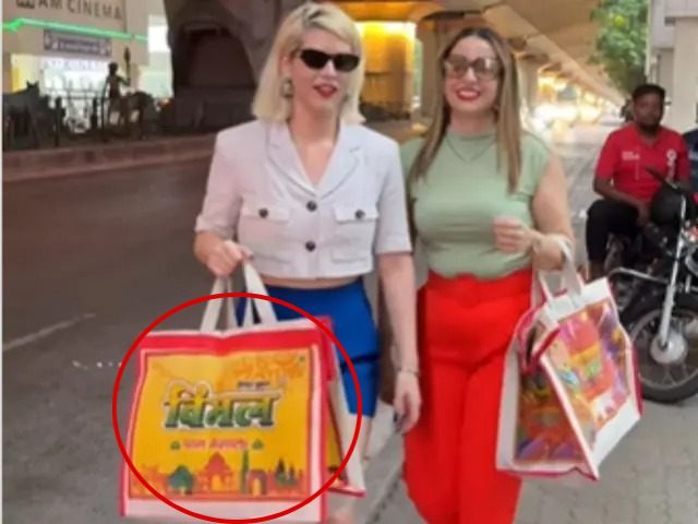 ना गुच्ची, ना प्राडा, सड़क पर ‘विमल’ का झोला लेकर घूमती दिखीं विदेशी लड़कियां, इंटरनेट पर खूब वायरल हो रहा VIDEO ! लोगों ने लिखा – ‘बोलो जुबां केसरी ..’