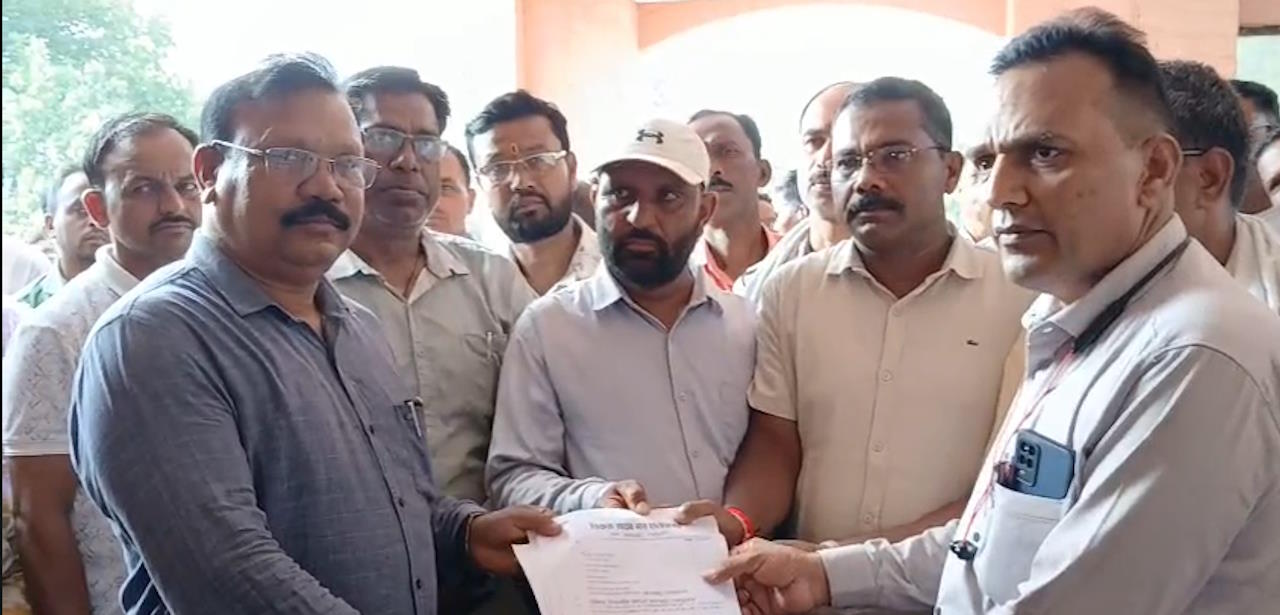 बलरामपुर में भी युक्तियुक्तकरण के खिलाफ शिक्षकों ने खोला मोर्चा, लापरवाही और भ्रष्टाचार का लगाया आरोप