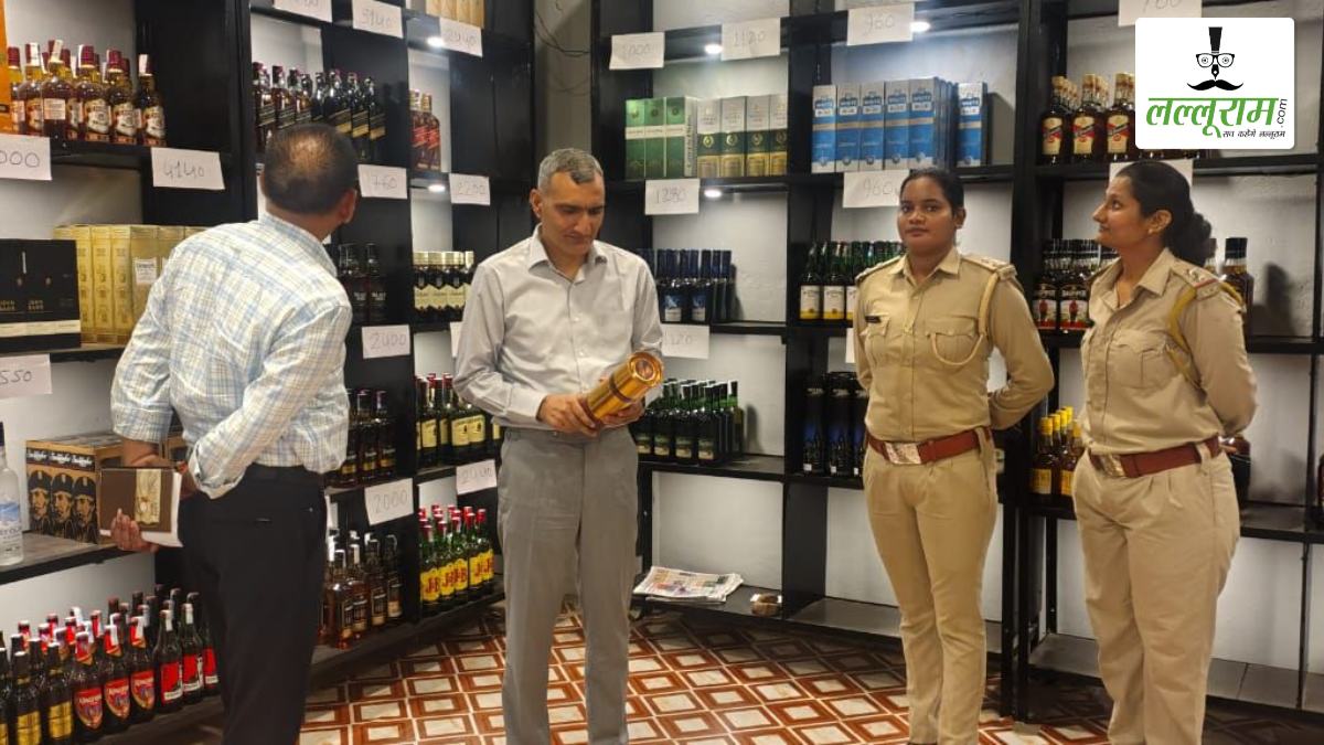 प्रीमियम वाइन शॉप में कलेक्टर !…जाना चाहिए विद्यालय, लेकिन साहब पहुंच गए मदिरालय, प्रशासन की प्राथमिकता ?