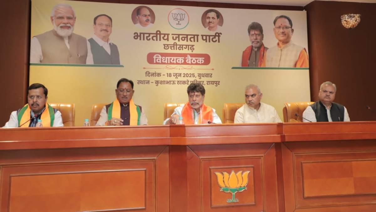 छत्तीसगढ़ सरकार के मंत्रियों की लगी क्लास: राष्ट्रीय सह संगठन मंत्री और प्रदेश प्रभारी की मंत्रियों के साथ वन टू वन चर्चा, फटकार भी लगाई