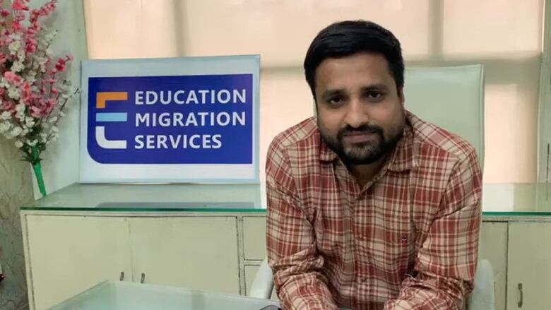 700 छात्रों के साथ ठगी करने वाला बृजेश मिश्रा गिरफ्तार, जाली ऑफर लेटर से भेजता था कनाडा