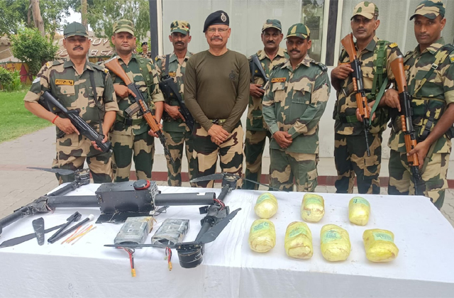बीएसएफ को मिली बड़ी कामयाबी… ड्रोन सहित करोड़ों की आईस ड्रग्स जब्त