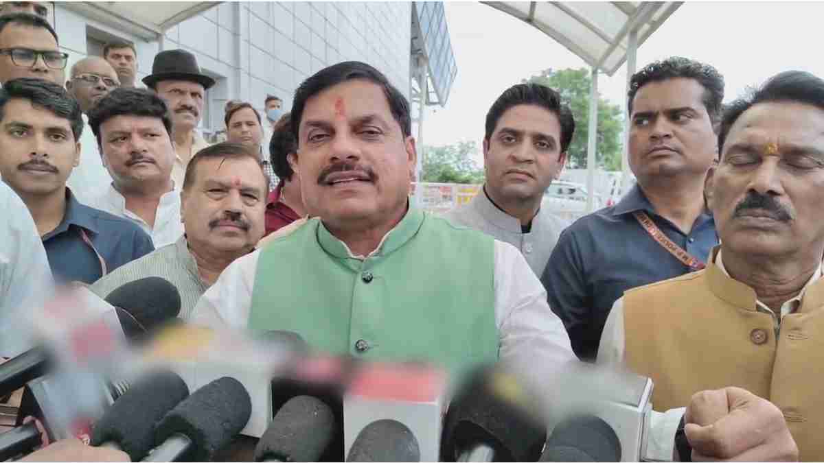 ‘आपातकाल में कांग्रेस ने लोकतंत्र को बनाया बंदी’, हाईकोर्ट में प्रतिमा विवाद पर CM डॉ. मोहन ने कहा- Congress ने आंबेडकर के पार्थिव शरीर ले जाने पत्नी से लिया था किराया