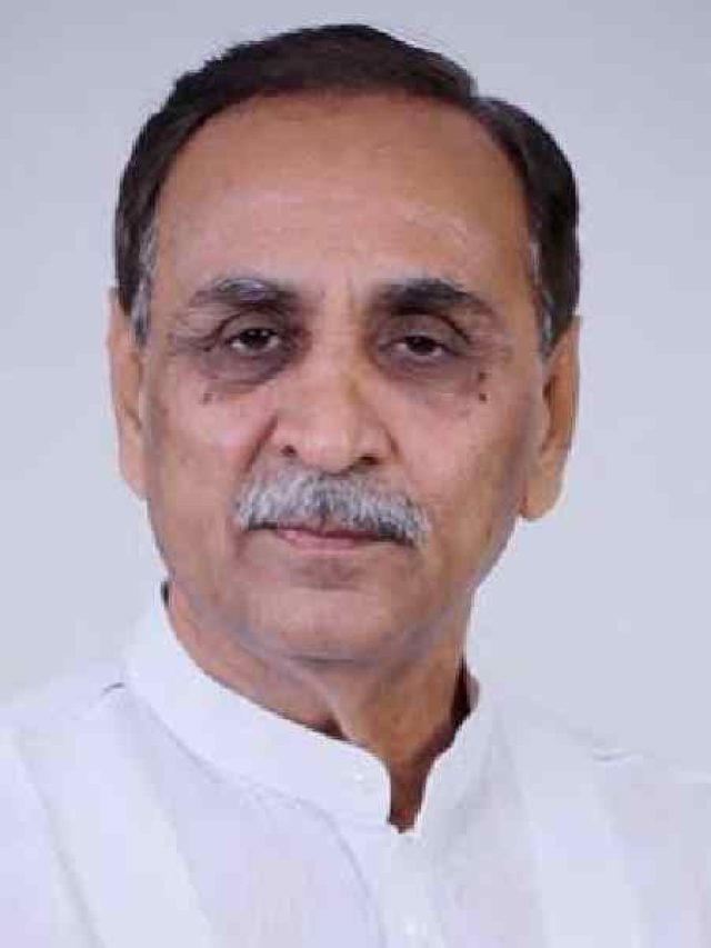 Ahmedabad प्लेन हादसे में गुजरात के पूर्व सीएम की मौत, पत्नी को लंदन से लाने के लिए हुए थे रवाना…