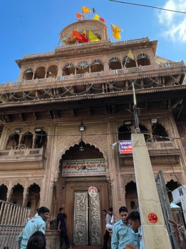 7 बार बदली जगह…  वृंदावन मंदिर से पहले कहां रहते थे बांके बिहारी…