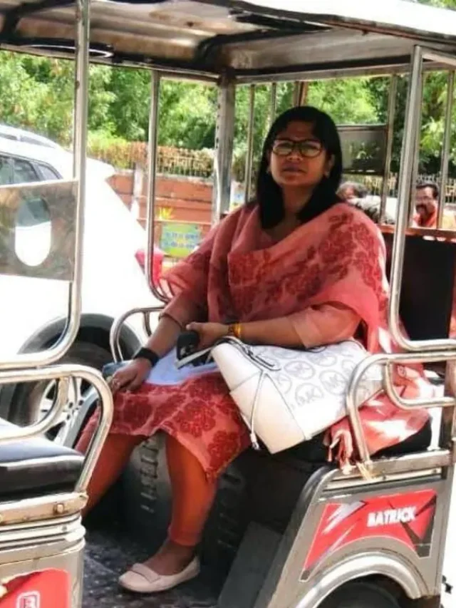 कौन हैं ई रिक्शा से ऑफिस पहुंचने वाली कलेक्टर रुचिका चौहान, जो बनीं IAS
