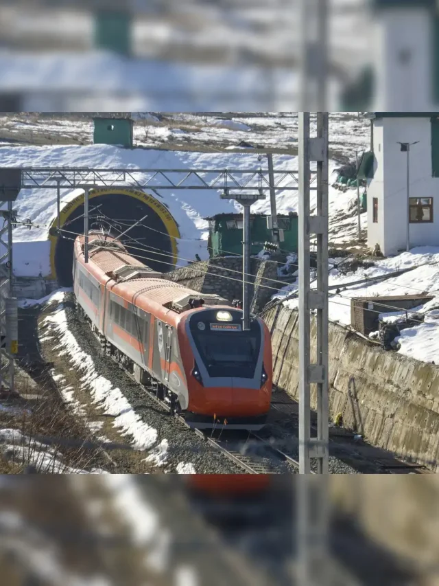Kashmir Train: 715 रुपये किराया, एक जगह स्टॉपेज और तीन घंटे में जर्नी पूरी…