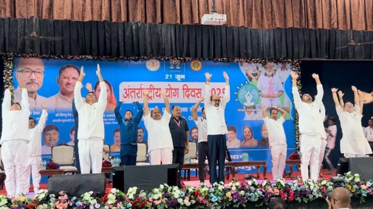 अंतरराष्ट्रीय योग दिवस : राज्यपाल डेका से लेकर डिप्टी सीएम, मंत्री, विधायक, सांसद ने किया योगाभ्यास, देखिए तस्वीरों में एक झलक…
