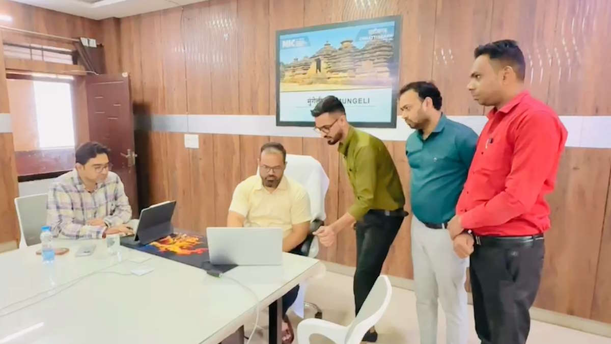 इस जिले के दफ्तरों में अब फाइल नहीं ई -फाइल दौड़ेगी, कलेक्टर ने किया ई-ऑफिस का शुभारंभ…