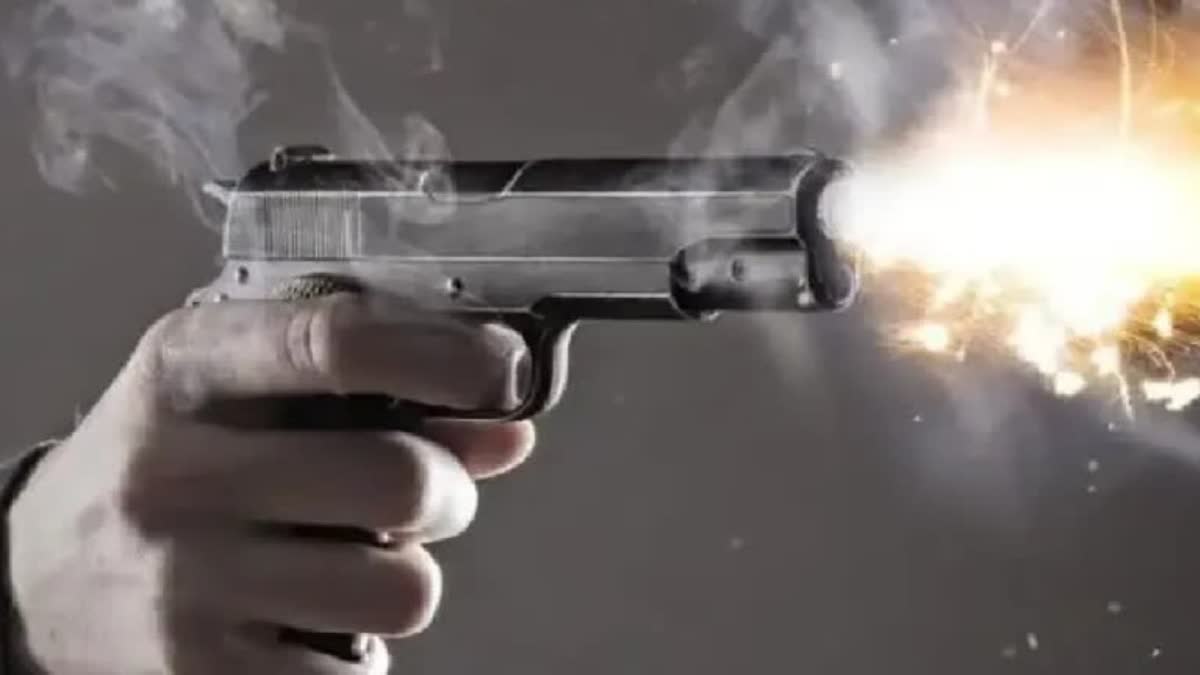 बारीपदा : दिन दहाड़े शराब की दुकान के मैनेजर पर हथियारबंद हमलावरों ने चलाई गोली
