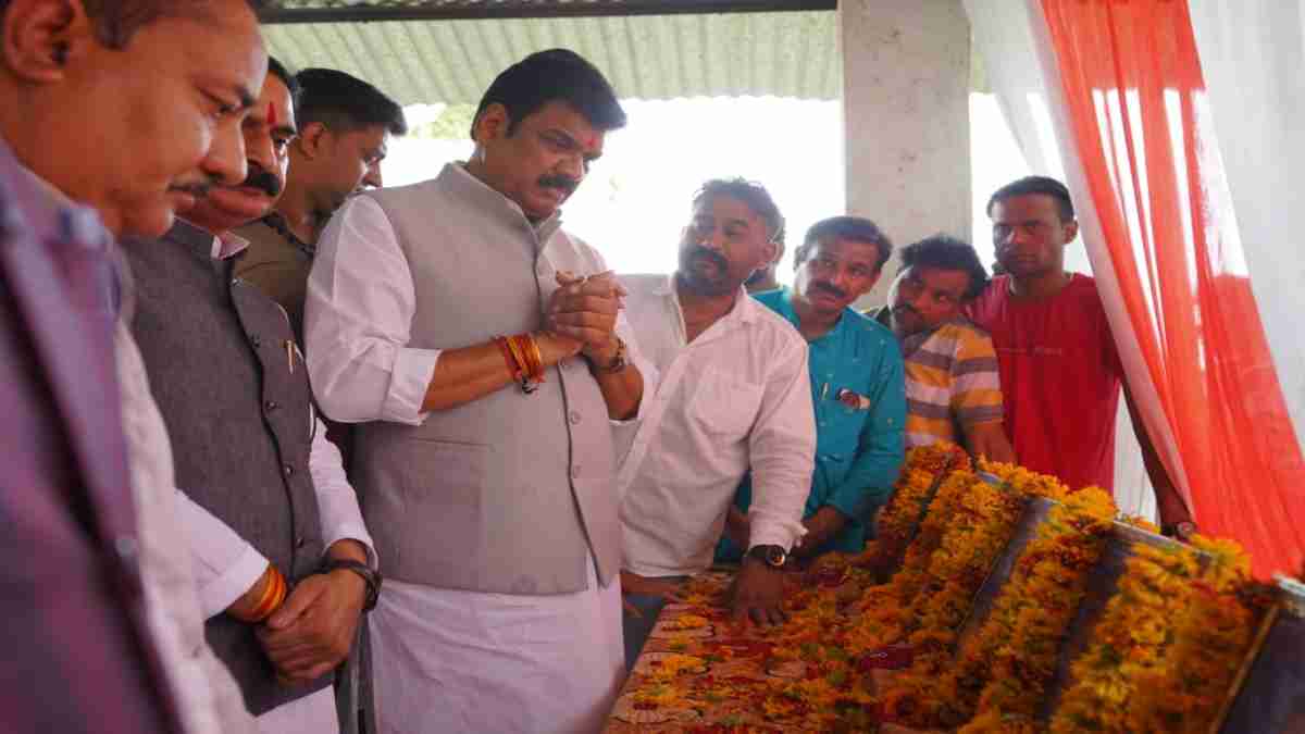 कुएं में दम घुटने से 5 लोगों की मौत का मामला: प्रभारी मंत्री गोविंद राजपूत ने दिए जांच के आदेश, मृतकों के परिजनों से की मुलाकात
