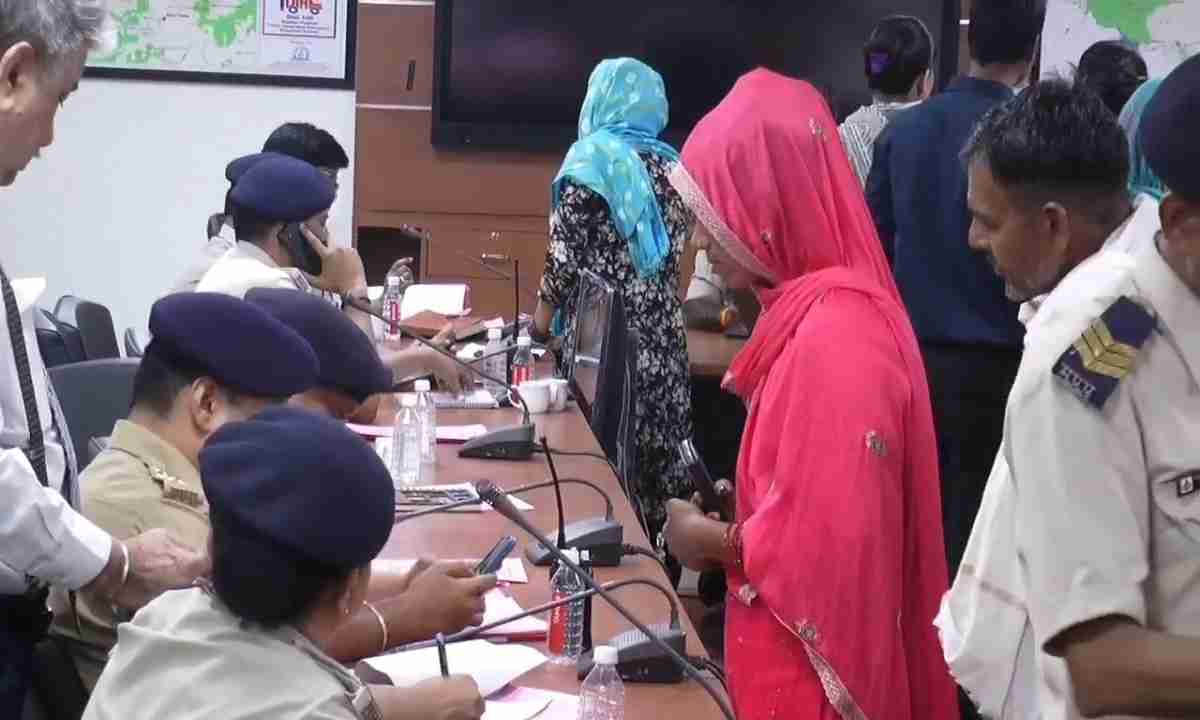‘सास फांसी लगाने का करती है नाटक’: बहू ने पुलिस अफसरों से की शिकायत, कहा- पति की मौत के बाद करने लगे प्रताड़ित