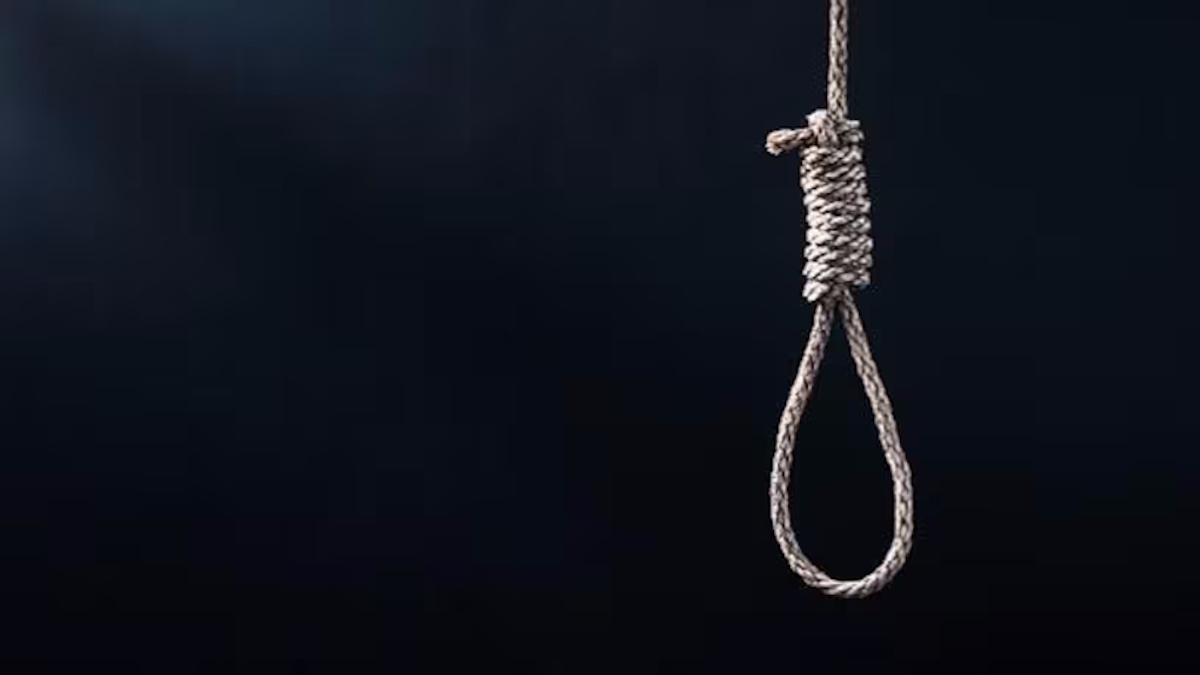 पत्नी की बेवफाई से परेशान अकेले रह रहे शख्स की फांसी पर लटकी मिली लाश, हत्या की जताई जा रही आशंका…