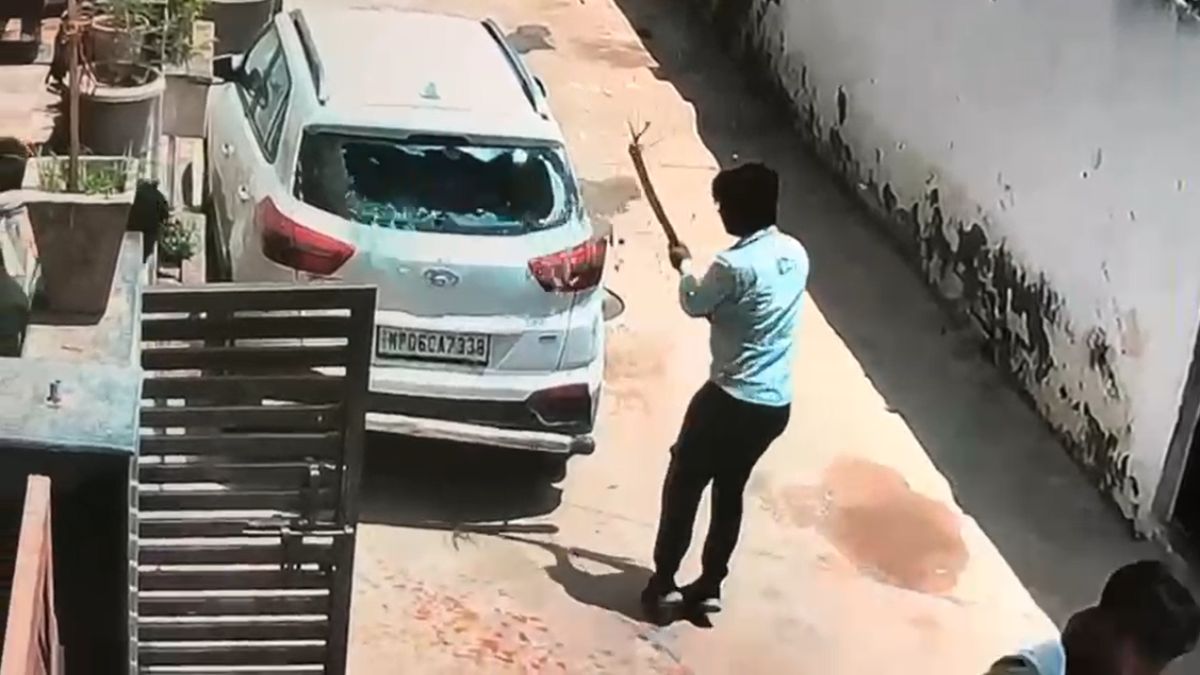 बसपा नेता की गाड़ी में तोड़फोड़ और हवाई फायरिंगः वारदात CCTV कैमरे में कैद, बदमाशों की तलाश में जुटी पुलिस