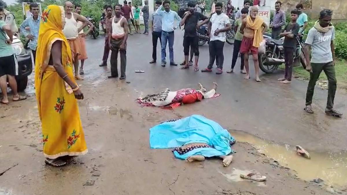 MP सड़क हादसे में दो मौतः ट्रैक्टर ने बाइक को कुचला, पत्नी और मौसी की मौके पर ही मौत, चालक गंभीर घायल