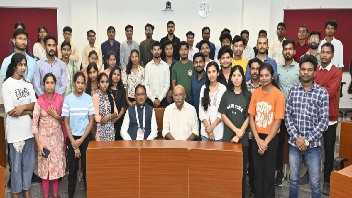 IIM में उद्यमिता प्रशिक्षण से बदली जीवन की दिशा, दंतेवाड़ा के युवाओं की आत्मनिर्भरता की ओर प्रेरणादायक यात्रा