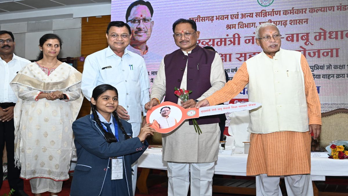 मुख्यमंत्री के हाथों 31 मेधावी श्रमिक बच्चों को मिली 2-2 लाख की प्रोत्साहन राशि, CM साय बोले- श्रमिक परिवारों के सशक्तिकरण और उत्थान के लिए समर्पित है हमारी सरकार
