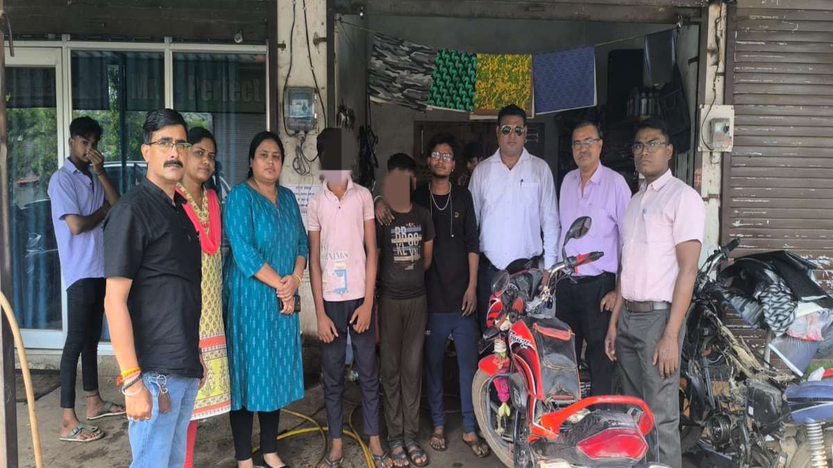 ऑटो सेंटर में काम कर रहे थे बच्चे, जिला प्रशासन ने किया रेस्क्यू, थाने में मामला दर्ज