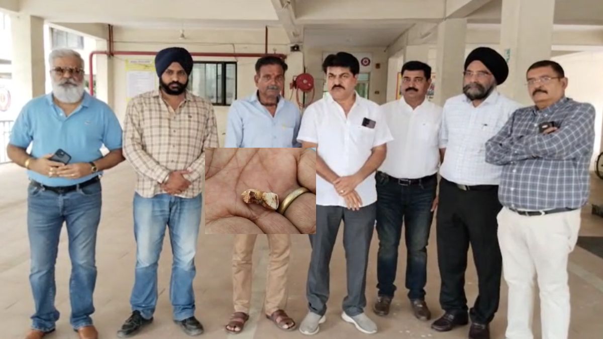 गंदी बातः ट्रैफिक इंस्पेक्टर ने ऐसा मारा कि दांत टूट गए, टूटे दांत लेकर कमिश्नर ऑफिस पहुंचा ड्राइवर, ट्रक ऑपरेटर एंड ट्रांसपोर्ट एसोसिएशन ने की कार्रवाई की मांग