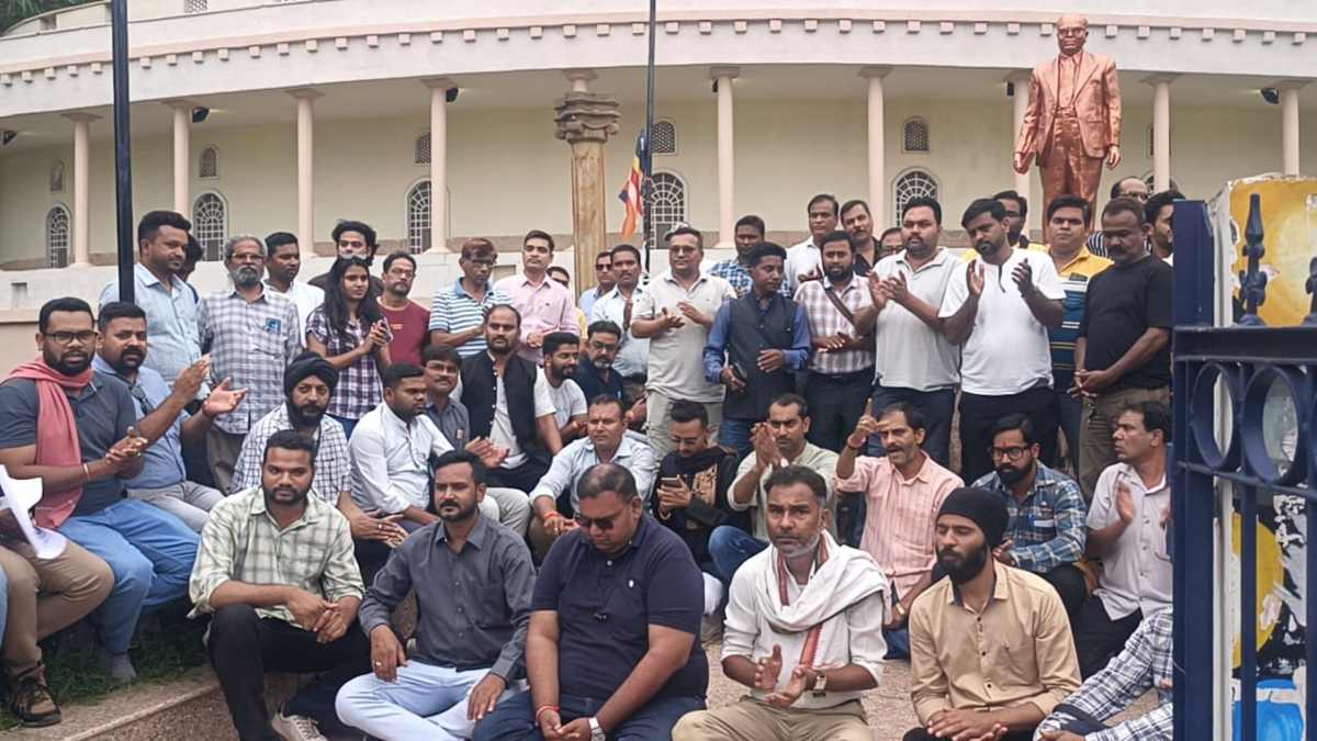 सरकारी अस्पतालों में मीडिया कवरेज को लेकर जारी प्रोटोकॉल का विरोध, पत्रकारों ने जलाई आदेश की प्रतियां,  फरमान वापस नहीं लेने पर प्रदेशस्तरीय आंदोलन की दी चेतावनी