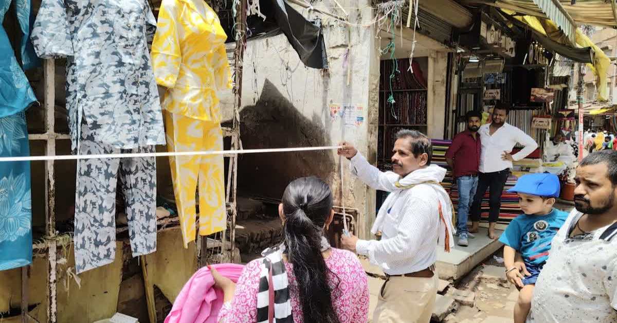वाराणसी में 6 मस्जिदों पर क्या चलेगा बुलडोजर? लाल निशान के विरोध में उतरे लोग, कहा- ये विकास नहीं विनाश