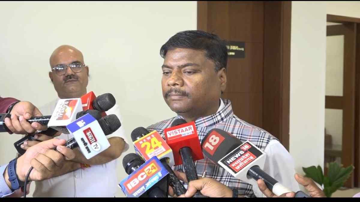 छत्तीसगढ़ में आज से खुल गए स्कूल : मंत्री केदार कश्यप बोले – युक्तियुक्तकरण से बेहतर हो रही स्थितियां, शिक्षा हित में शिक्षकों को निर्णय लेने की जरूरत