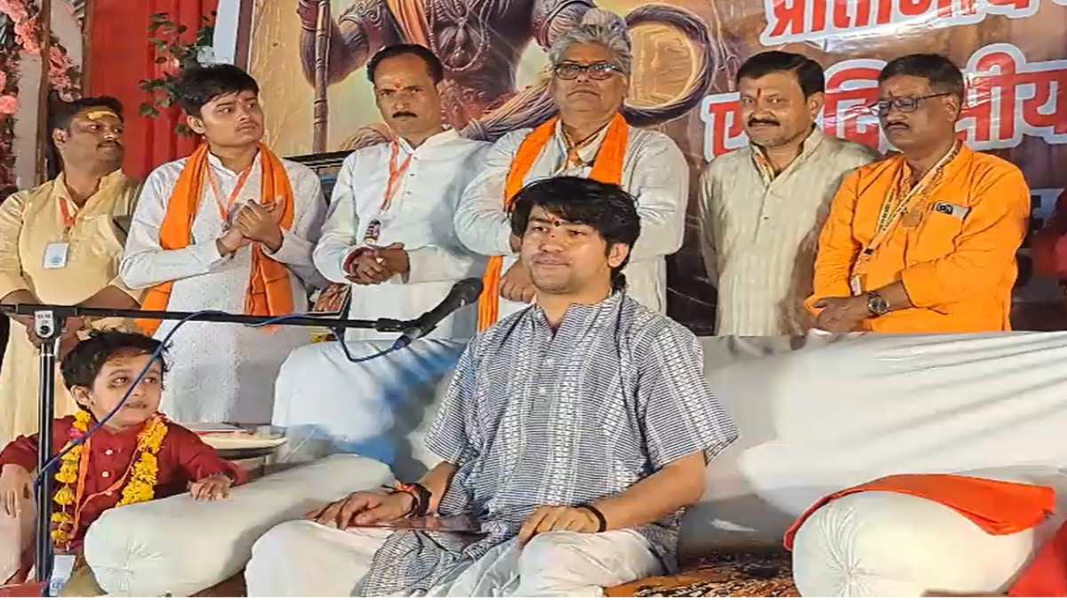 भारत को हिंदू राष्ट्र बनाने शिष्य मंडल की बैठकः बागेश्वर धाम के धीरेंद्र शास्त्री बोले- लोगों को जागृत करने चलाएंगे अभियान, बकरीद पर कुर्बानी को लेकर कही ये बात