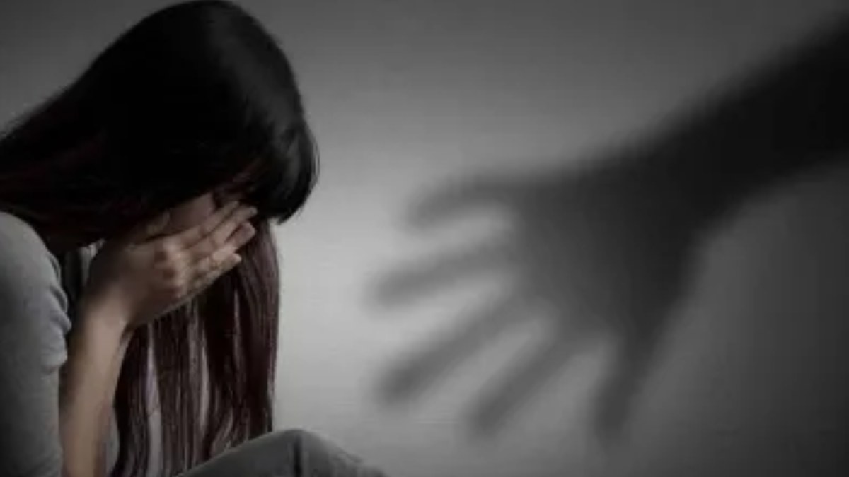 Crime News : जान से मारने की धमकी देकर महिला से दुष्कर्म, पुलिस ने आरोपी को किया गिरफ्तार
