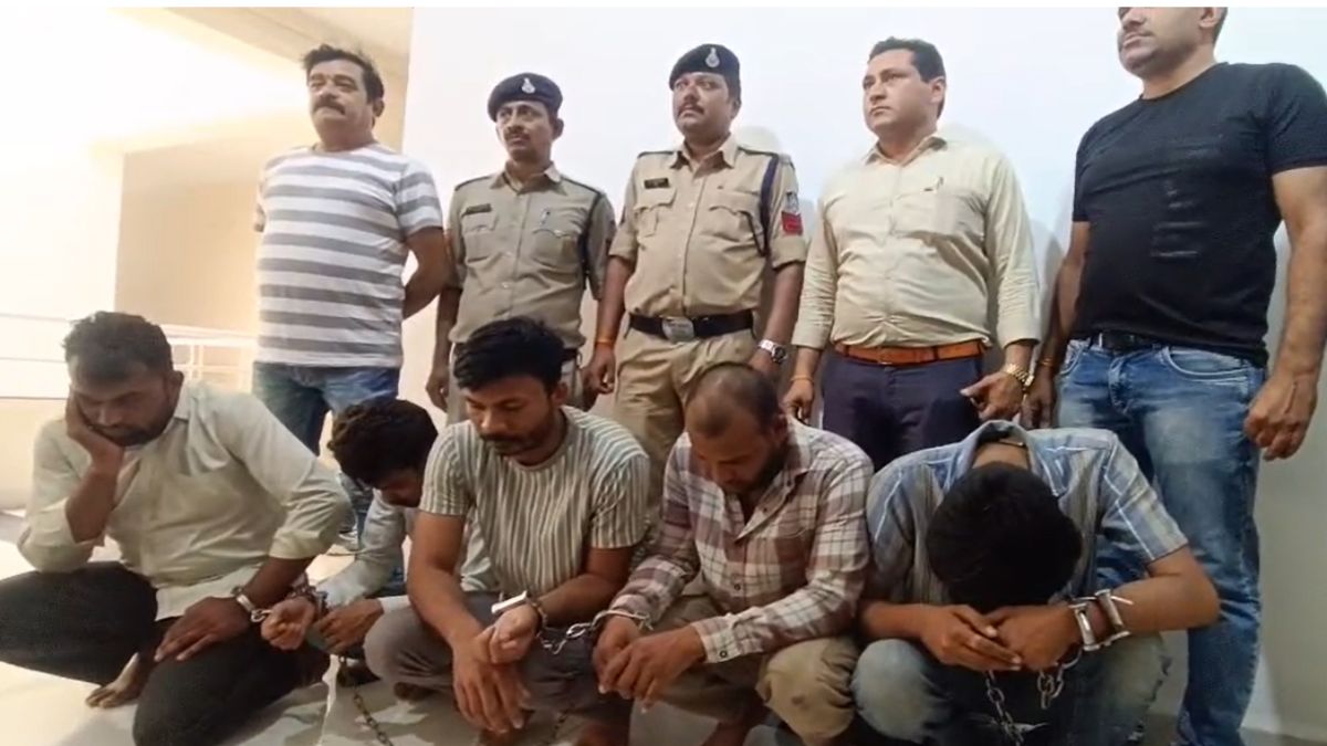 बड़ी कार्रवाई: नकली नोट छापने वाला गिरोह का भंडाफोड़, 5 आरोपियों से 15.41 लाख की जाली करेंसी बरामद, जेल से हो रहा था रैकेट का संचालन