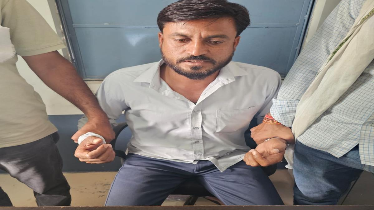 लोकायुक्त के लपेटे में सहायक सचिव: 8 हजार की रिश्वत लेते रंगे हाथों धराया, इस काम के एवज में मांगे थे पैसे
