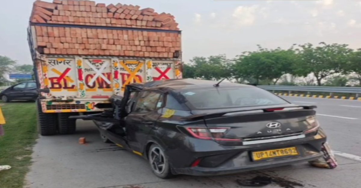 मौत से टक्कर : Yamuna Expressway पर भीषण हादसा, ईंटों से भरे ट्रेक्टर से जा टकराई कार, दो की गई जान