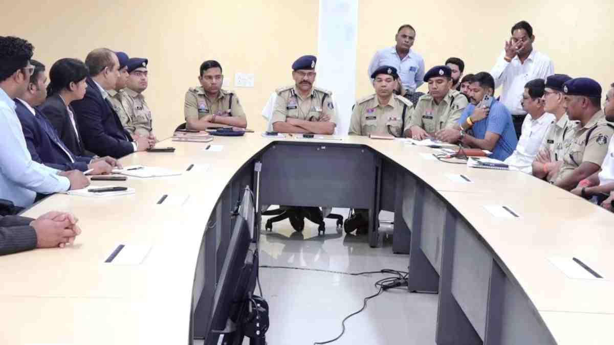 युवतियों को फ्री में शराब परोसने वालों की खैर नहीं : एसएसपी ने होटलों, बार और क्लब संचालकों को दिए सख्त निर्देश, कहा – नियम, कानूनों का पालन करें, गलती पाने पर होगी कड़ी कार्रवाई