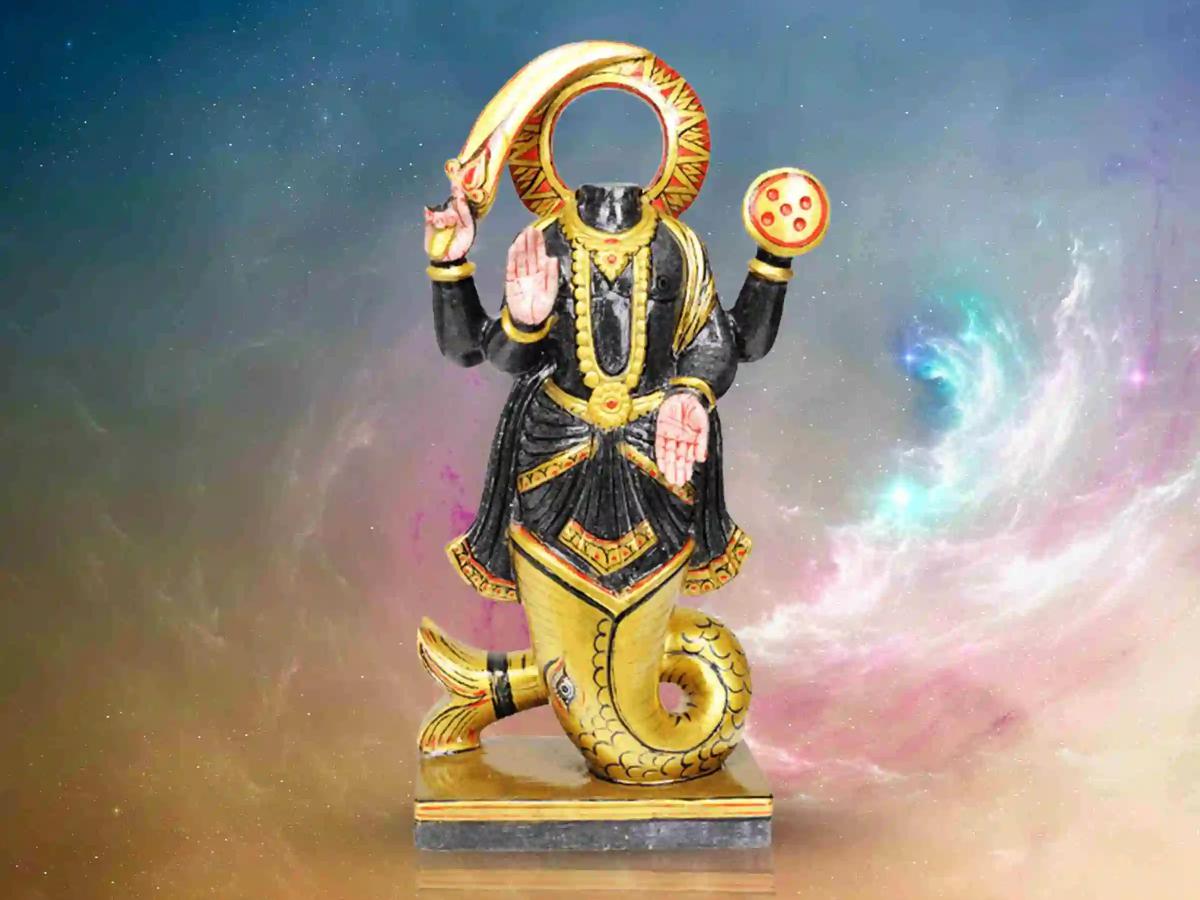 Ketu Dosha Remedies: जूझ रहे हैं केतु दोष से? जानिए क्यों रसोई में बैठकर भोजन करना बदल सकता है आपकी किस्मत!