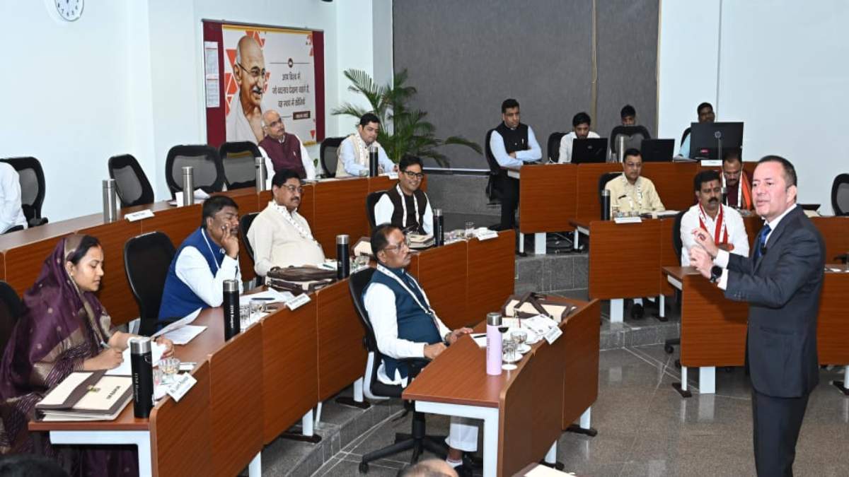 CM साय ने ‘चिंतन शिविर 2.0’ को बताया नीति-निर्माण का सशक्त मंच, IIM में मंत्रियों ने सीखी सुशासन और नेतृत्व की बारीकियां