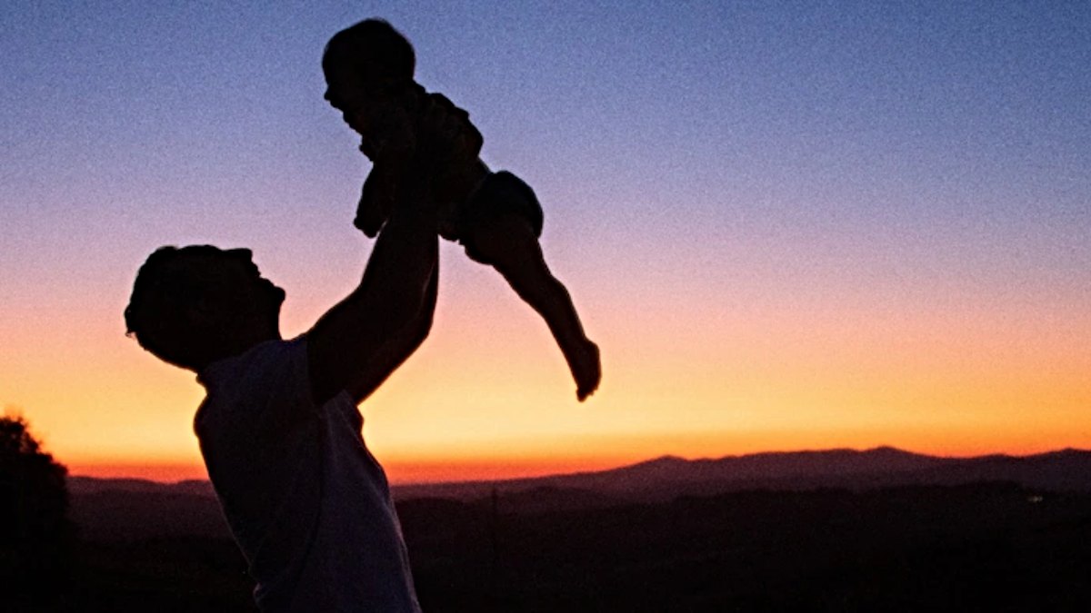 Father’s Day 2025: इस बार पापा को दें सेहतमंद जीवन का तोहफा