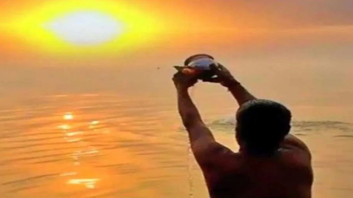 रविवार को दें सूर्य को अर्घ्य, और जीवन में महसूस करें ये बदलाव