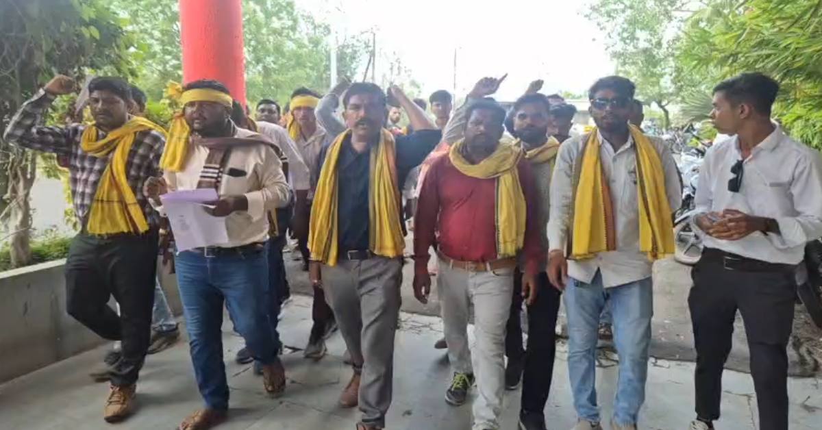 387 जोड़ों को नहीं मिली कन्यादान योजना की राशि: जयस ने किया कलेक्ट्रेट का घेराव, प्रशासन को दिया 7 दिनों का अल्टीमेटम