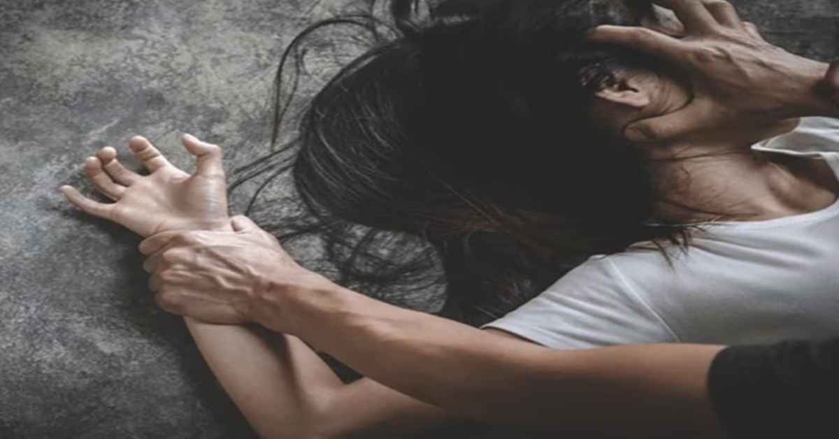 ‘हवस’ का प्यारः प्रेमी के बुलाने पर मिलने पहुंची प्रेमिका, दोस्तों के साथ BF ने GF से किया गैंगरेप, फिर VIDEO…