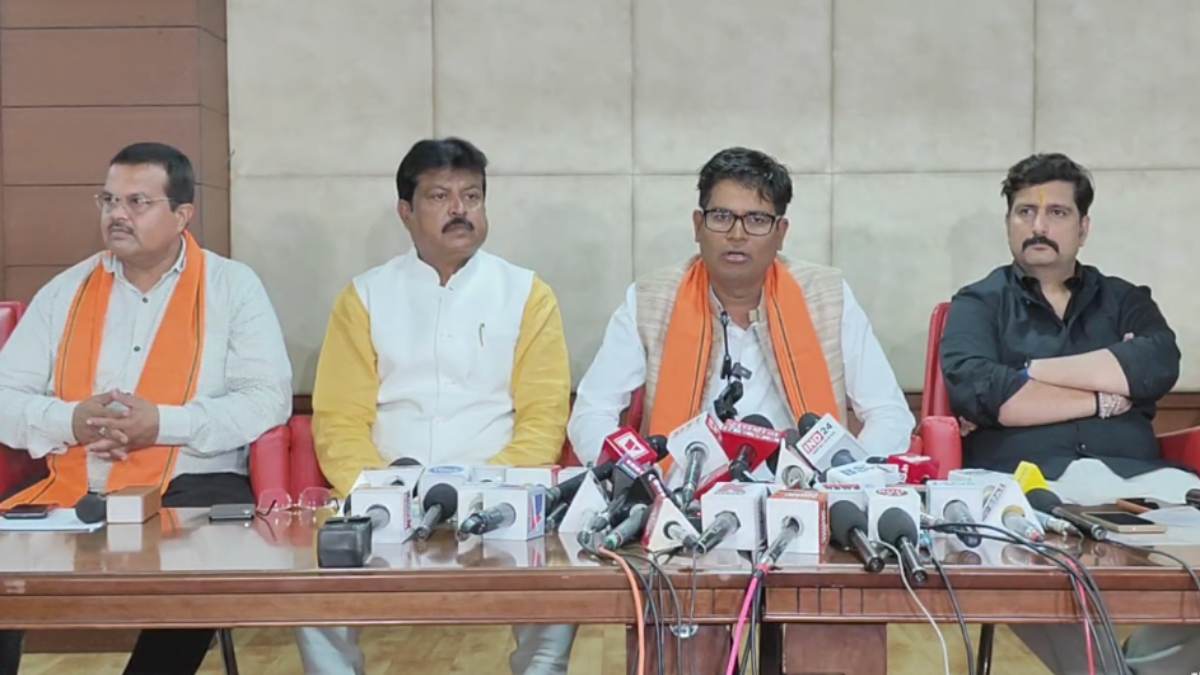 YOGA DAY 2025: छत्तीसगढ़ में ‘योग फॉर वन अर्थ वन हेल्थ’ थीम पर मनाया जाएगा योग दिवस, वित्त मंत्री चौधरी ने जनता से की शामिल होने की अपील…