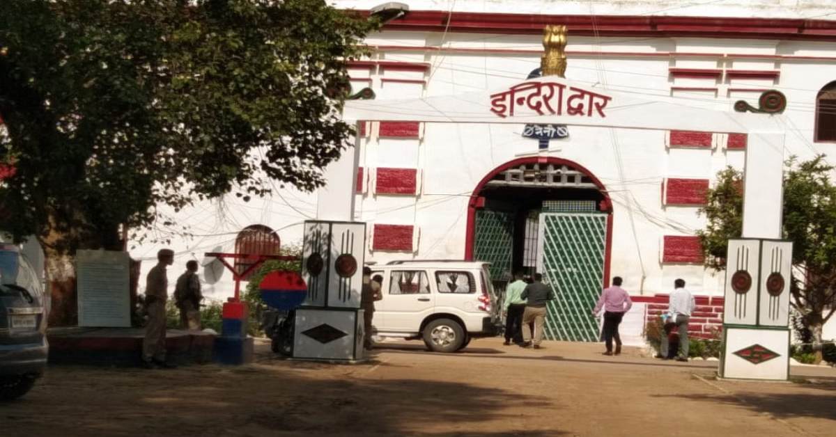 अतीक अहमद के बेटे की बैरक से कैश मिलने के बाद जेल प्रशासन अलर्ट, जांच के लिए कमेटी गठित
