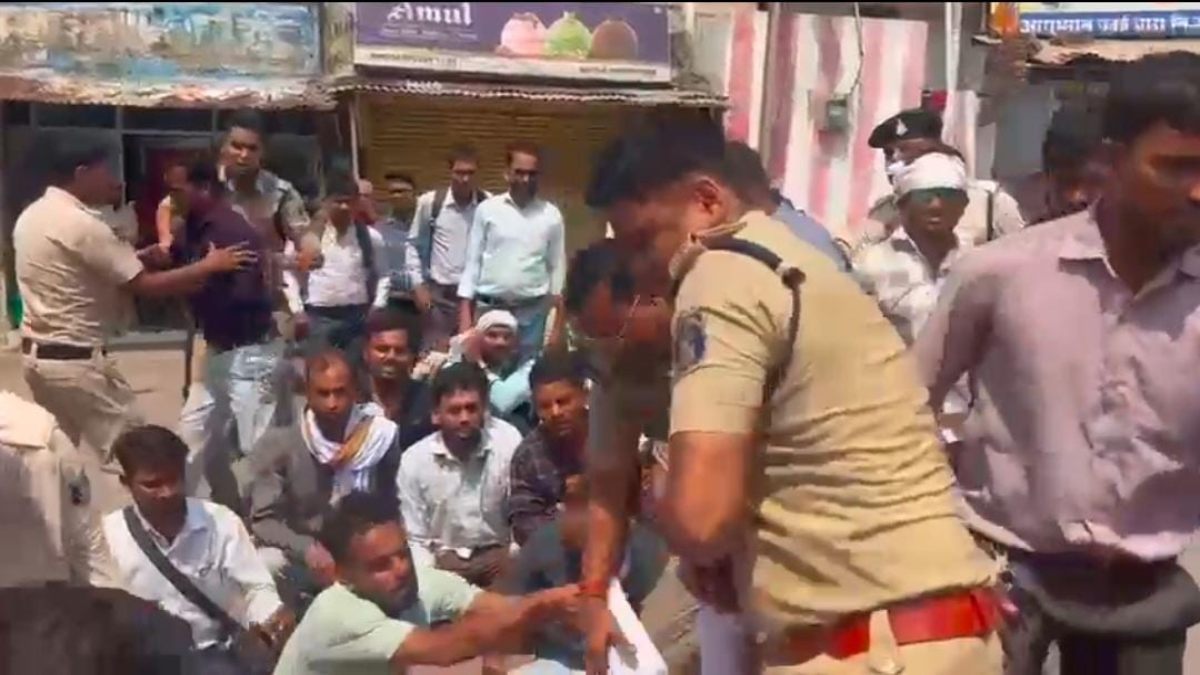 शिक्षक भर्ती की मांग को लेकर राजधानी में प्रदर्शन: पुलिस ने बसों में भरकर भेजा तूता धरना स्थल, प्रदर्शनकारियों ने लगाया मनमानी का आरोप…