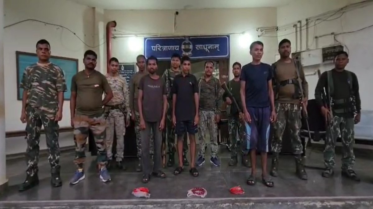 सुरक्षाबलों की बड़ी कार्रवाई : जवानों ने 5 नक्सलियों को किया गिरफ्तार, इधर आईईडी बरामद कर किया नष्ट