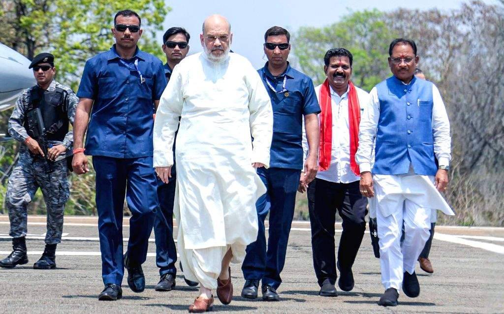 केंद्रीय गृह मंत्री अमित शाह के साथ वाराणसी रवाना हुए CM साय, मध्य क्षेत्रीय विकास परिषद की बैठक में होंगे शामिल…